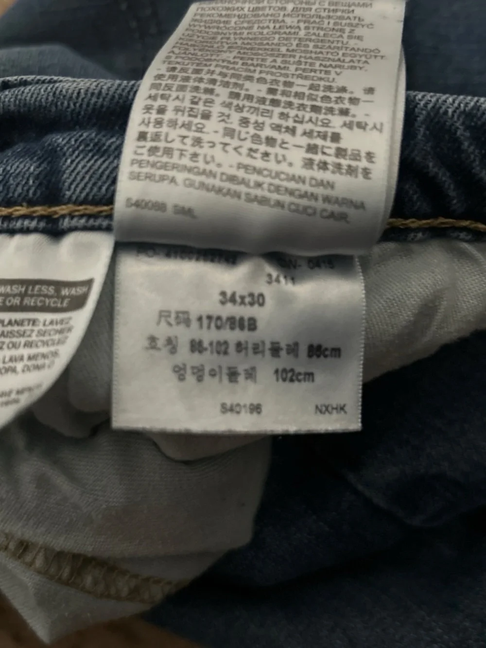 Levi's Men's Straight Leg Jeans in Medium Blue Wash